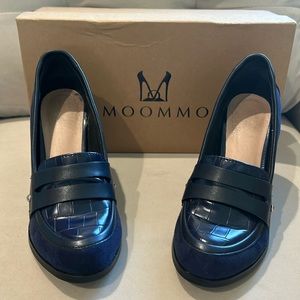 MooMmo women’s blue croc heels. Size 6. Worn once